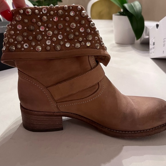 Ankle boots with studded flaps. - Picture 11 of 14